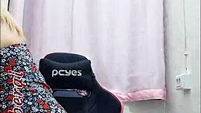 I shows my pussy to guys who wanna fucks me.