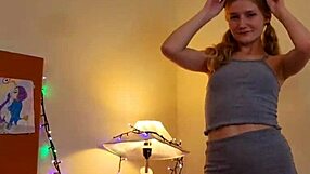 pettite cute girl sucking hard huge dick with love