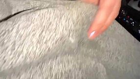 Poslala je seksi sporočila in se pustila jebati v kopalnici