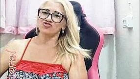 I shows my pussy to guys who wanna fucks me.