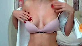 Louiseivyx Shows Off Big Tits and Ass in Topless Camshow