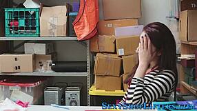 Татуирана тийн крадец прегъната силно