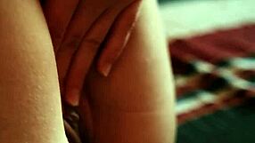 嘿，这些金发欧洲美女互相舔弄和磨豆腐，超火辣！