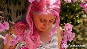 Pink Haired Yanks Babe Zahra Toying Her Pussy