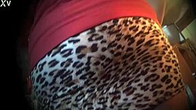 Mi esposa morbosa muestra pierna y panties un dia normal, me pone muy caliente