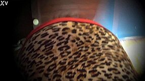 Mi esposa morbosa muestra pierna y panties un dia normal, me pone muy caliente