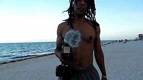 יו, תראו את השלישייה הבין-גזעית הזו עם לטינית סרה לייס ופיליפינית קטנה ויולט ריי במיאמי!