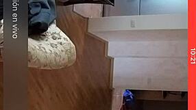 Oturma odasında çift gizli kamera