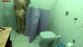 ทำไมแม่เลี้ยงใส่ม่านในห้องน้ำเพื่อดูลูกเลี้ยง?