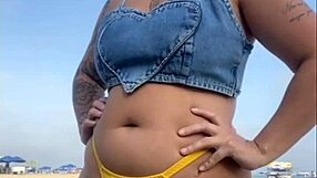 Fiz o Cara Ficar de Pau Duro na Praia with African Flashing