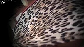 Mi esposa morbosa muestra pierna y panties un dia normal, me pone muy caliente