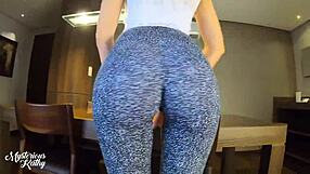 leggings แน่นมาก จุดทั้งหมด ฉันพร้อมรับน้ำเงี่ยนในแพ็คเกจเต็มบนสีแดง - mysteriouskathy