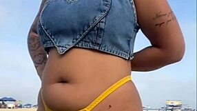 Fiz o Cara Ficar de Pau Duro na Praia with African Flashing