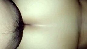 هي مش قادرة تكفي عن زبي