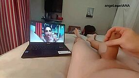 Reaccionando a mi video con una verga en mi culo encuentro a mi primastro masturbandose con mi video con una mamada y a pajas le saco mucha leche.