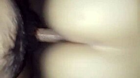 هي مش قادرة تكفي عن زبي