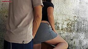 Žena otišla vruća sluškinja uhvatila mi kurac napolju