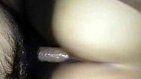 هي مش قادرة تكفي عن زبي