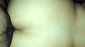 هي مش قادرة تكفي عن زبي