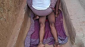 Ινδική Ντέσι Μπαμπί Γαμιέται σε Άγρια Πάρτι Κοιτώνα. Παχύ Κοιλί και Σιδεράκια σε Δράση.