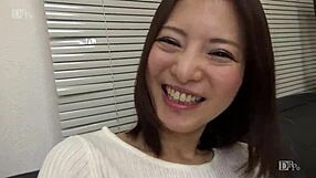 看看 Nanako Shirasaki 在原始日本中出3P中。纯动作等着你！