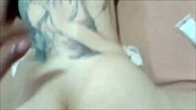 Duvido Você Não Gozar com Essa Novinha de Cabelo Colorido Dando Gostoso no Pelo