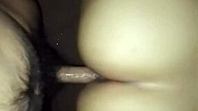 هي مش قادرة تكفي عن زبي