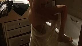 Girlfriend encourages anal with mature mom in bathtub