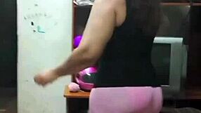 Coroa Do Rabo Grande E A Calcinha Marcando