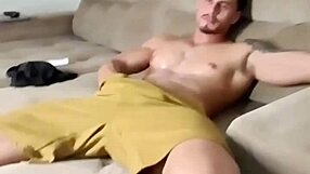 chubby girl masturbates on live