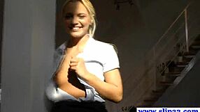 Europejska amatorka w pończochach wali starego chuja