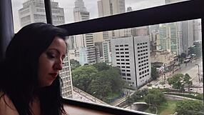핫 라티나 밀프 스텝맘 창가에서 베어백 섹스, 파란 눈 벌어짐.