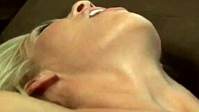 Аз, Jordan Kingsley, блондинка MILF, ме чукаха в путката с голям черен пичка, о човече.