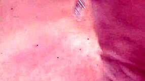 Зряла жена дава ръчна и духане по време на масаж