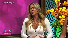 aylin mujica pezones marcados y culazo minivestido vla