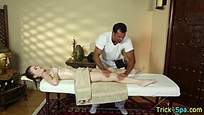 Hej, hoćeš da vidiš kako se ova tetovirana tinejdžerka 18+ trlja?