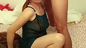 Latina madura es follada por el hijastro y se corre dentro mientras el papa trabaja