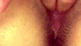 Latina madura es follada por el hijastro y se corre dentro mientras el papa trabaja