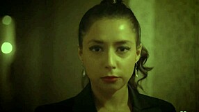 Er denne petite 18+ slave klar til en hård service knep?