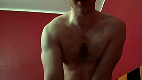 Daddy musculos dă prima dată futai în poziția misionar POV în patul de cămin cu dirty talk și masturbare homemade