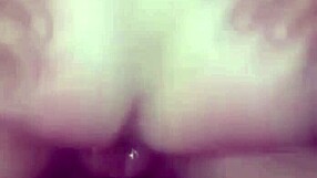 Latina madura es follada por el hijastro y se corre dentro mientras el papa trabaja