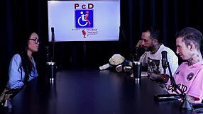 โมเรนาเซ็กซี่ถอดเสื้อช้าๆ แสดงนมใหญ่หลังสารภาพป่าเถื่อน