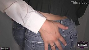 Brunetka Sinn Sage nożycuje Georgię Jones w gorących spodniach