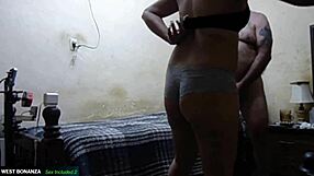 拉丁女长时间吮吸、骑屌和接受内射