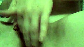 تجربة أولى للشابة 18+ الجميلة