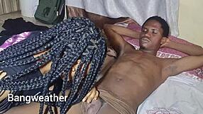 הכוס העסיסית של השכנה שלי חשופה!