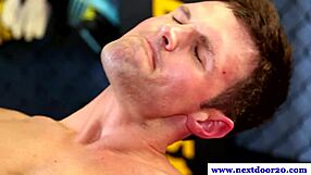 Muscular Bodybuilder Amateur Rides Tight Ass on Cock.