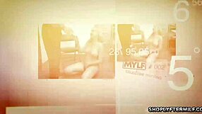 Látom ezt a nagy cicis MILF bolti tolvajt, amint elkapja a rendőr a munkahelyén