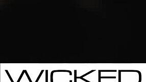 Smokin Hot Anna Claire Clouds Gets Her Pussy Licked