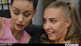 Futanari Jayla De Angels trdo tolče Marie Berger z lastnim facialom